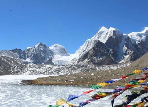 Yumtahang Gurudongmar Lake tour package